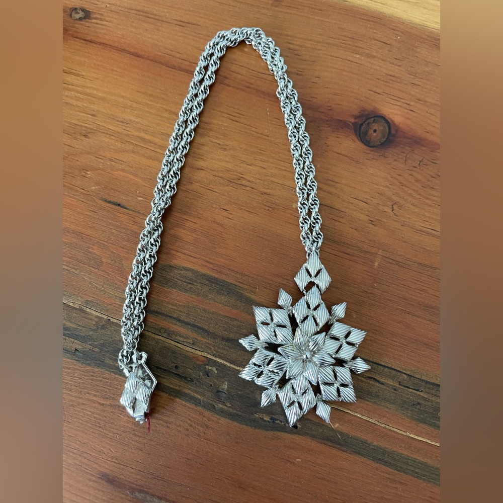 Monet Flower Pendant Necklace